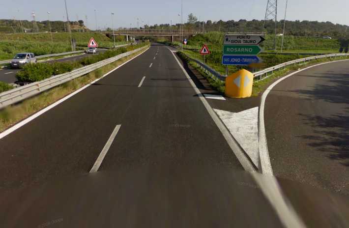 autostrada svincolo rosarno km 383,000 - Google Maps
